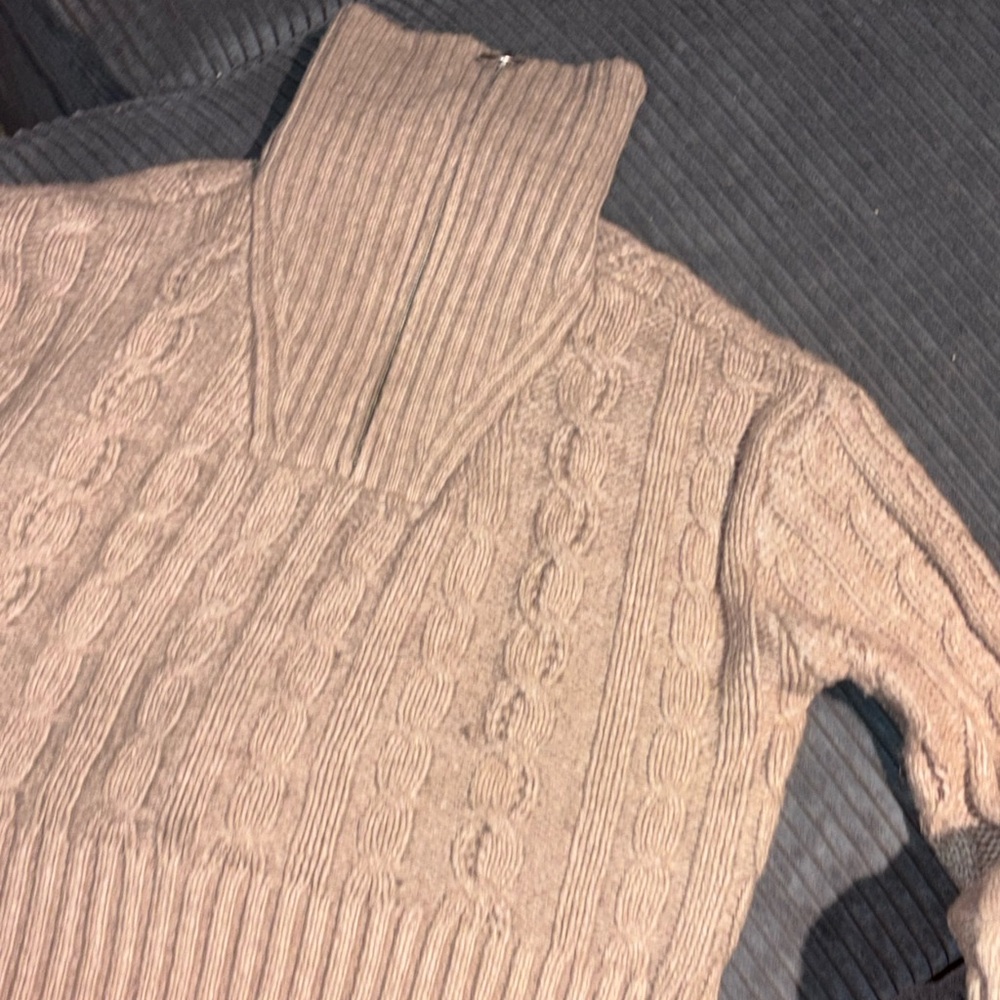 American Eagle Outfitters Tan Cable Knit Turtleneck Sweater❄️